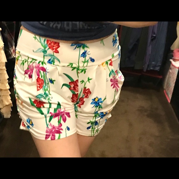 NWOT High Waisted Shorts - Picture 4 of 4